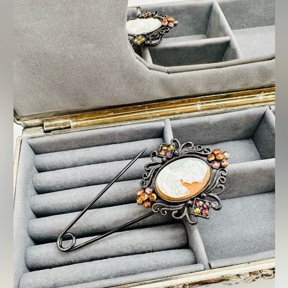 Rhinestone Cameo Safety Pin Brooch - Picture 12 of 12
